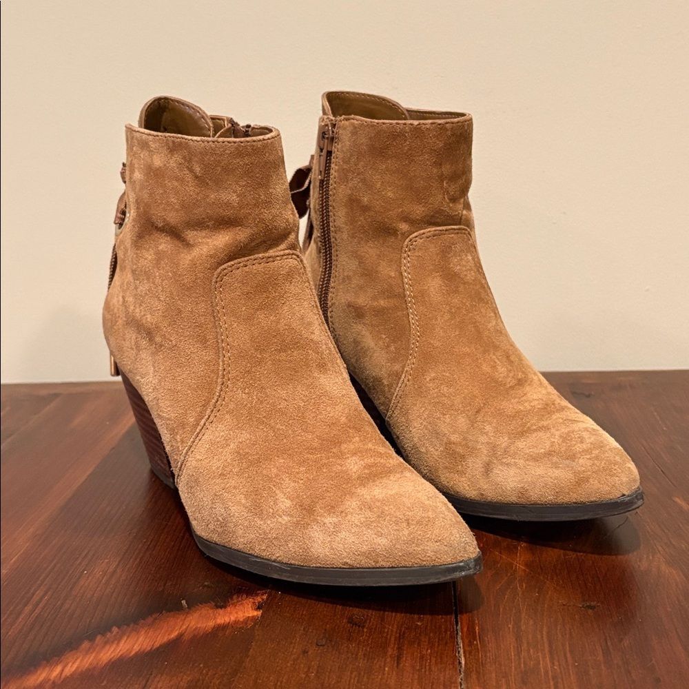 Bella Vita Elka Suede Ankle Booties Size 7.5 N